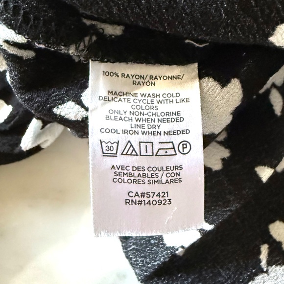 LOFT Floral V-Neck Button Blouse | Women’s XL | Black White Long Sleeve Top - Picture 8 of 10